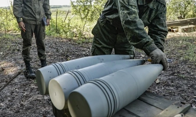 Северна Корея е изпратила 6700 контейнера с боеприпаси на Русия  