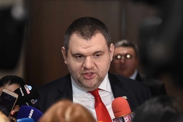 Пеевски подкрепи искането на Борисов за смяна на Тагарев