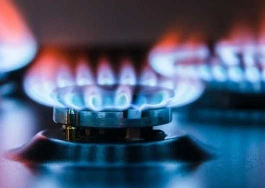 Природният газ поевтинява с 18% през март