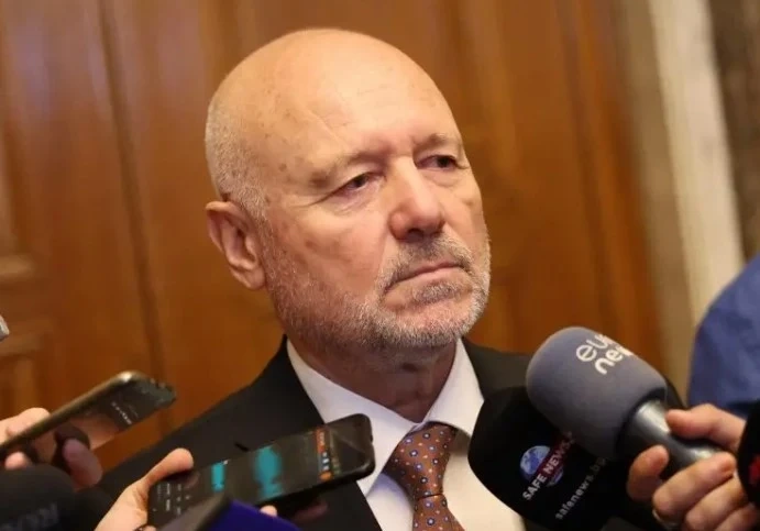 Тагарев: Няма да подам оставка - не виждам защо да бързам с два дни
