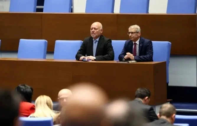 Денков пред НС: Докато съм премиер изпращане на български войници в Украйна няма да има