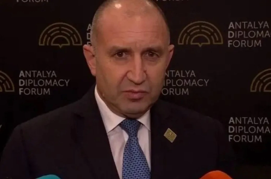 Румен Радев: Искам да видя повече от Тагарев