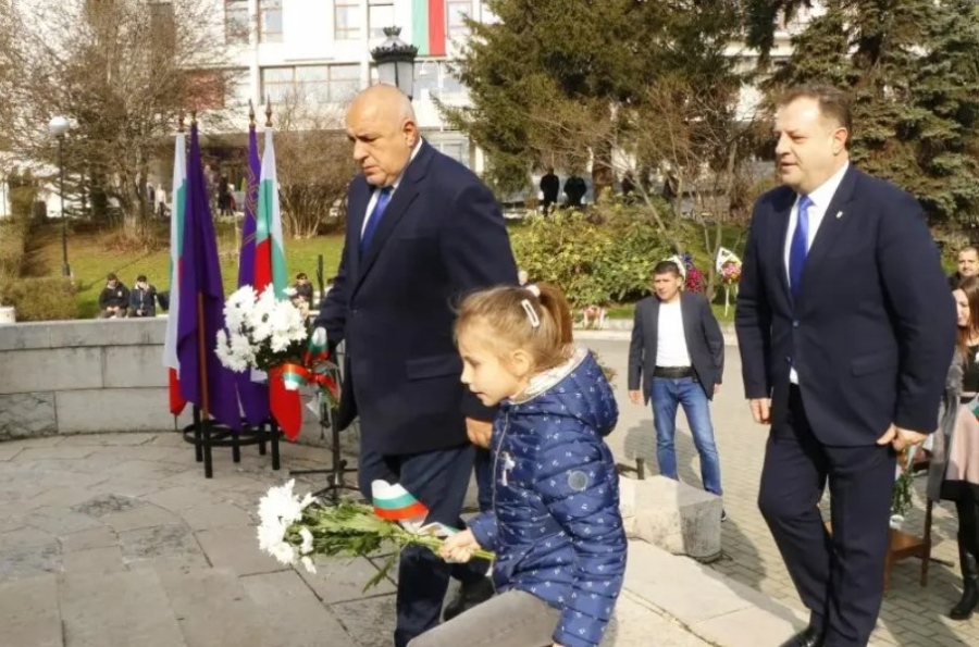 Борисов: С личен пример към децата се възпитава родолюбие и почит към историята