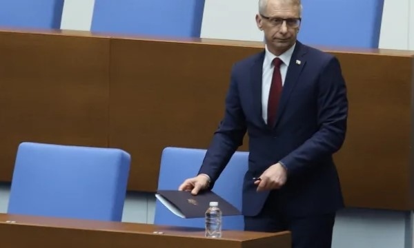 Единодушно: Парламентът прие оставката на Николай Денков