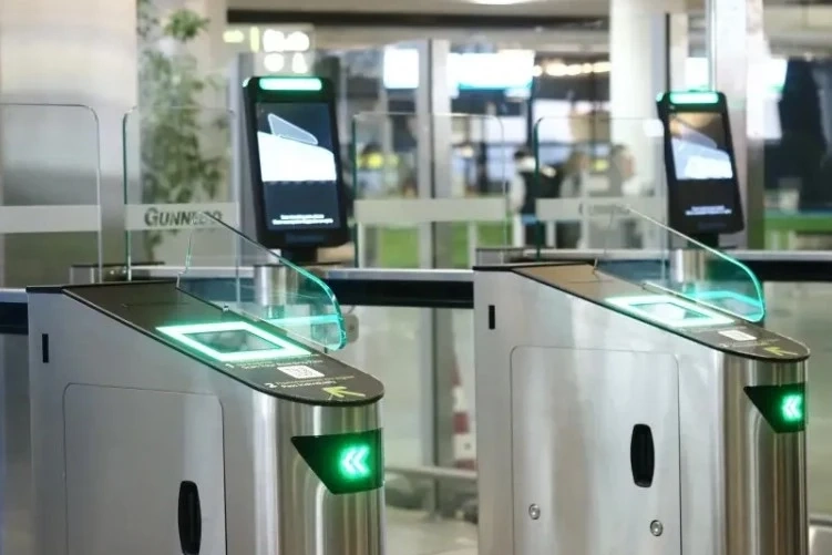 Представиха новата електронна система за проверка на бордните карти на летище София
