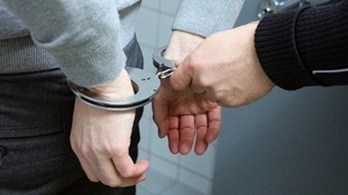 Над 100 души са задържани през изминалата нощ при проверки в София