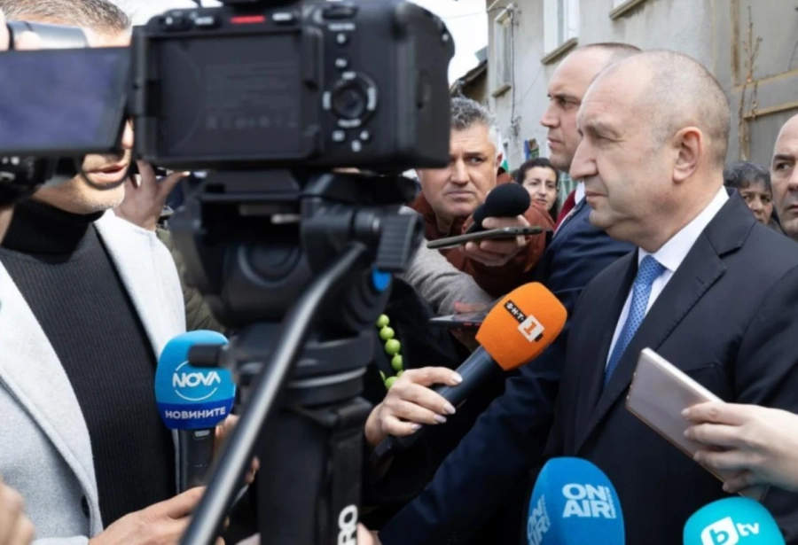 Радев: Сглобката 9 месеца разпределя власт, сега е безинтересна с изблици на опозиционност
