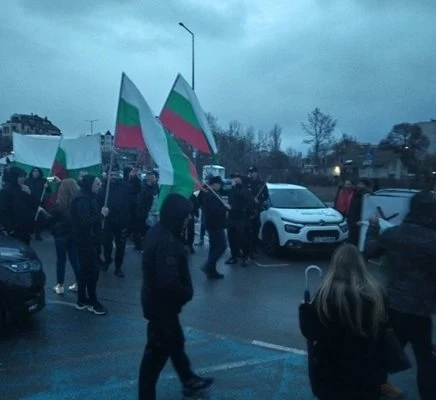 Преместиха десетки бежанци от центъра в столичния квартал Овча Купел в други центрове