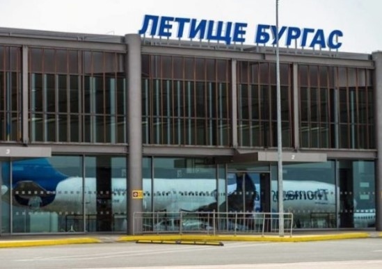 Кметове и хотелиери в Бургаско искат повече полети от и до морския град