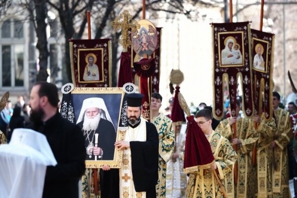 С историческо литийно шествие България изпрати патриарх Неофит в последния му път