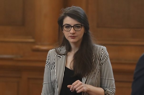 Лена Бориславова: Идните дни се пазете да не станете министри, без да разберете