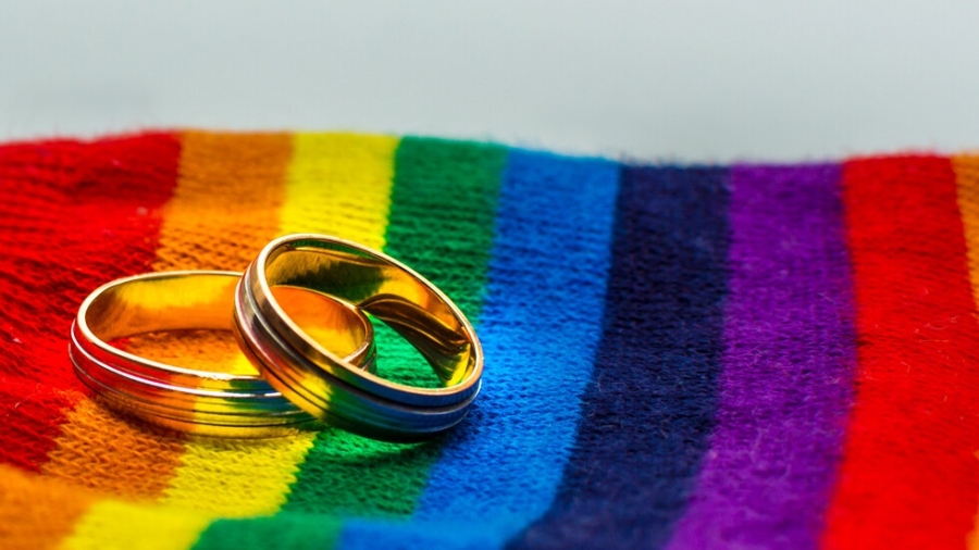 Еднополови двойки напират да сключват брак на о. Крит 