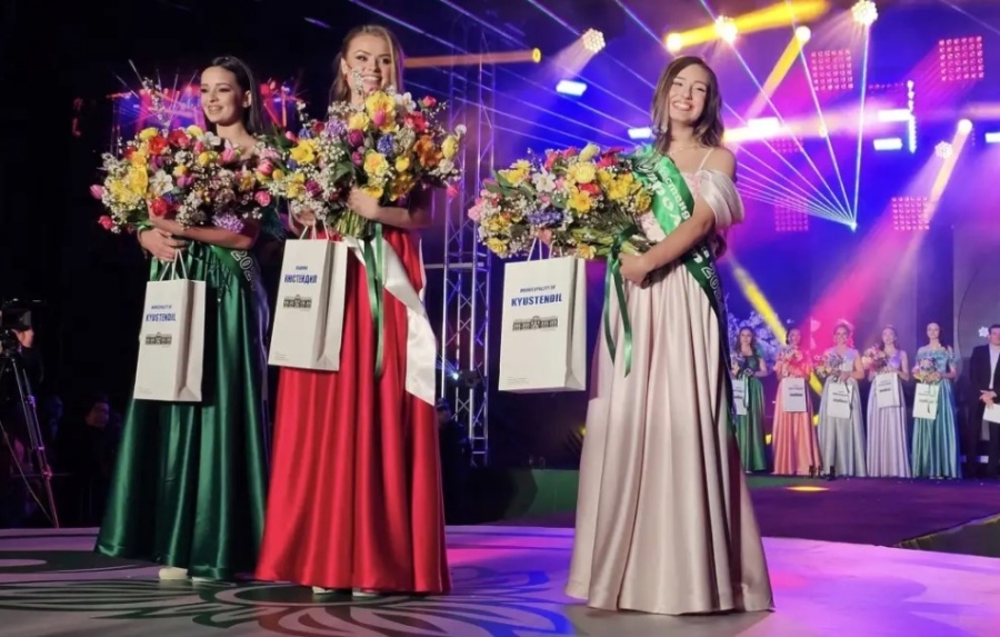 Лея Йорданова е новата девойка Кюстендилска пролет (СНИМКИ)