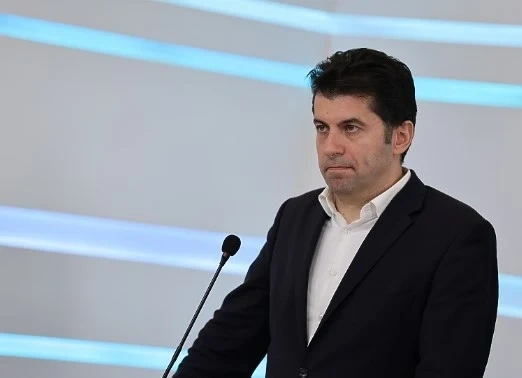 Кирил Петков строшил бутилка в НС заради Лена Бориславова