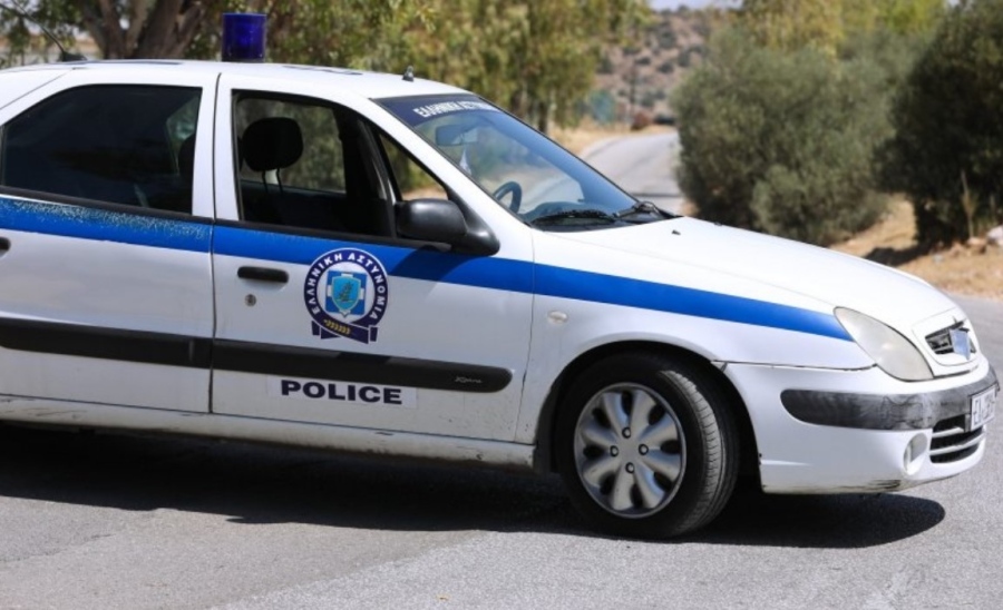 Двама българи са задържани в Гърция за телефонна измама