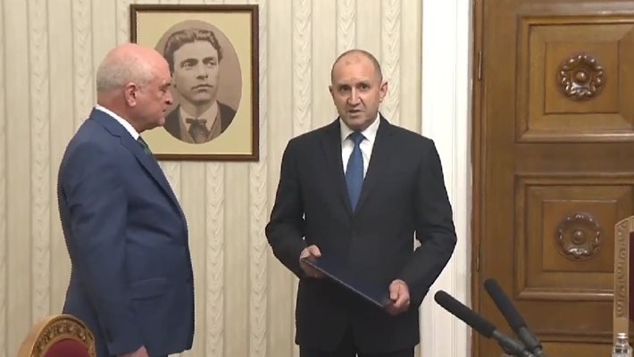 Радев даде на служебния премиер Димитър Главчев 7 дни да състави правителство