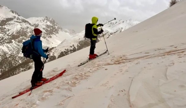 Пясъкът от Сахара достигна и Алпите: Снежни писти почервеняха (СНИМКИ)