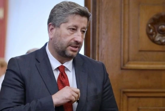 Христо Иванов първи се е подписал под промените за служебно правителство, но вчера каза, че не помни кой ги е предложил
