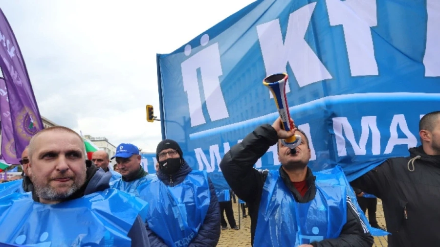 Синдикатите на протест пред Министерския съвет