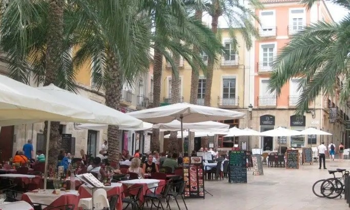 Ресторанти в Испания ще таксуват местата на сянка