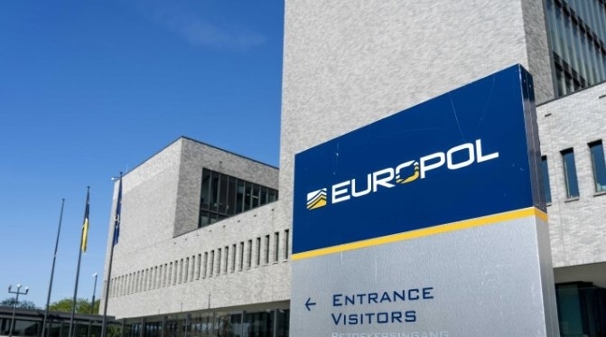 Европол: Българи са основният двигател в мрежи за трафик на хора в ЕС