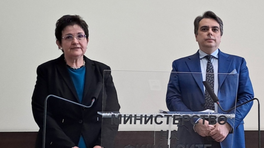 100 млн. лeва за избори 2 в 1 предвиди министър Людмила Петкова