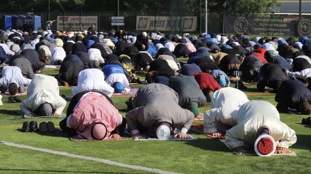 Мюсюлманите празнуват Рамазан Байрям 