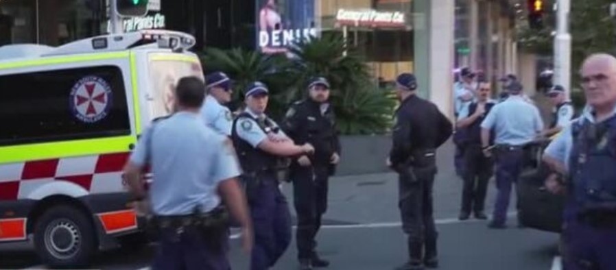 Намушкани хора и стрелба в търговски център в Сидни (СНИМКИ)
