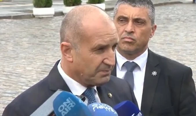 Румен Радев: Стремят се да наложат пълен монопол на властта