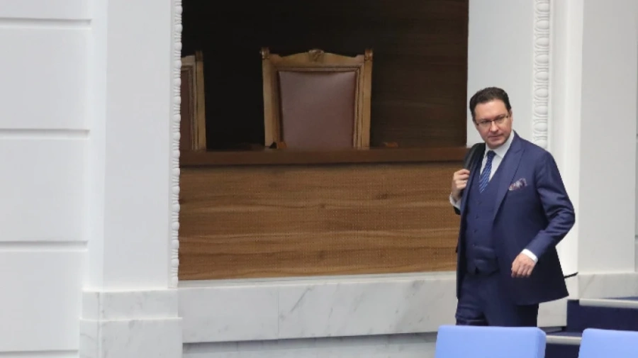Даниел Митов не иска да е ябълка на раздора, не иска и да е министър