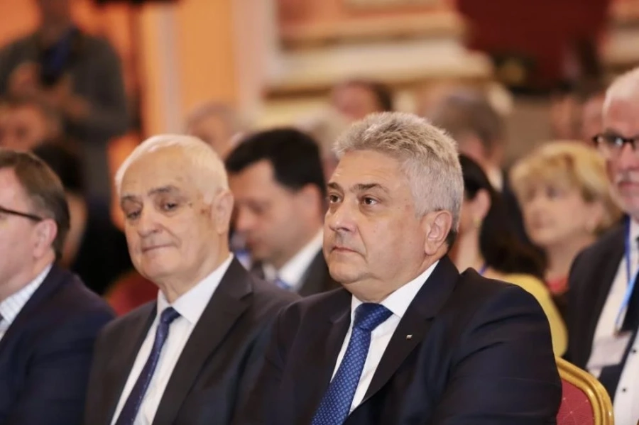 Служебният външен министър: Оставам министър, докато има указ на президента