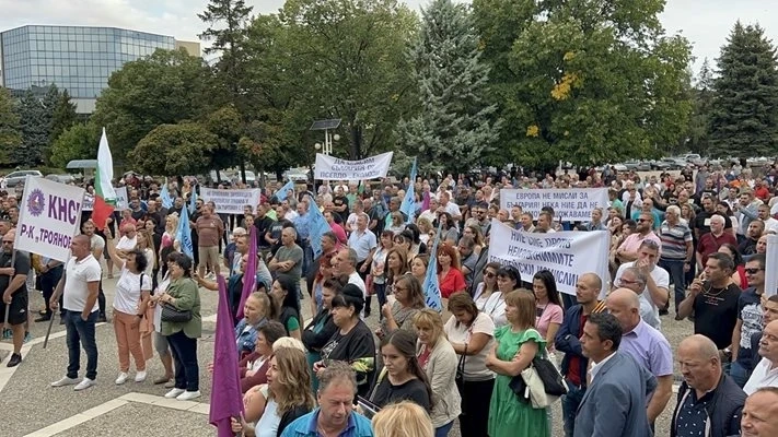 Енергетици на протест, искат въглищните централи да продължат да работят
