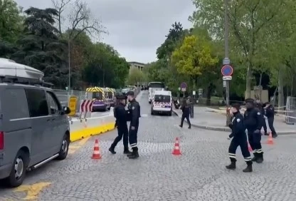 Френски кметове въвеждат вечерен час за непълнолетни