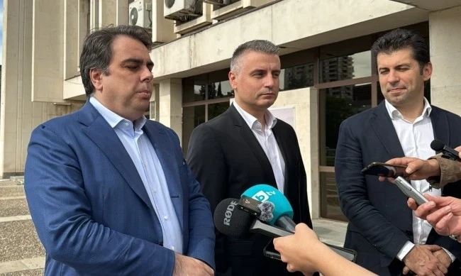 Петков видя пиратка на ГЕРБ и ДПС, Василев увери: Няма дупка в бюджета  