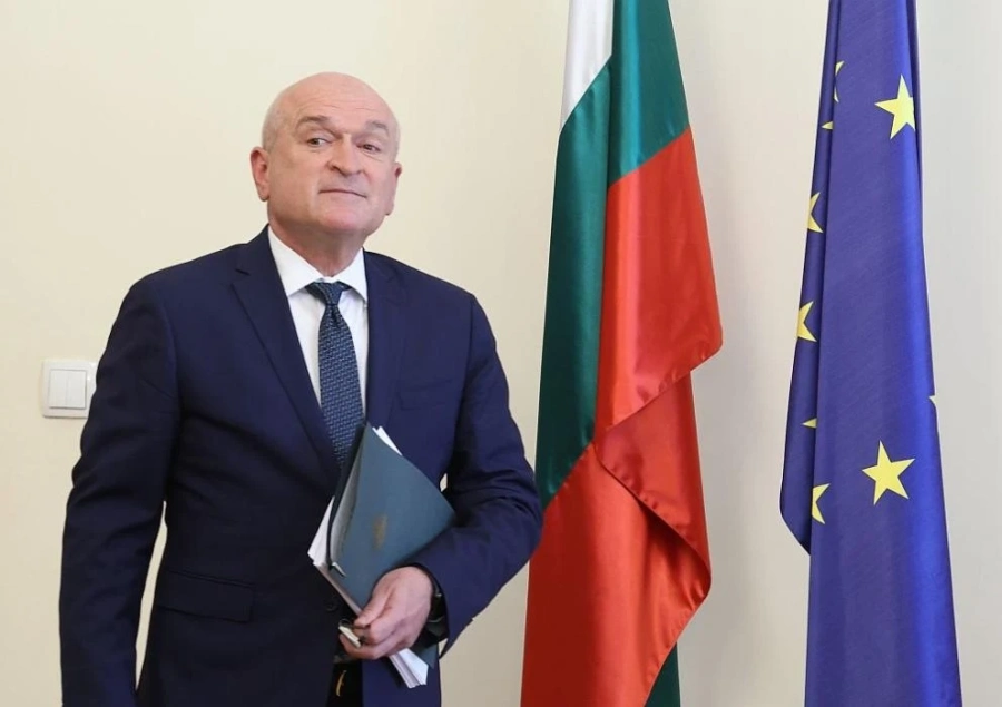 Главчев се отказа от заплатата си като външен министър
