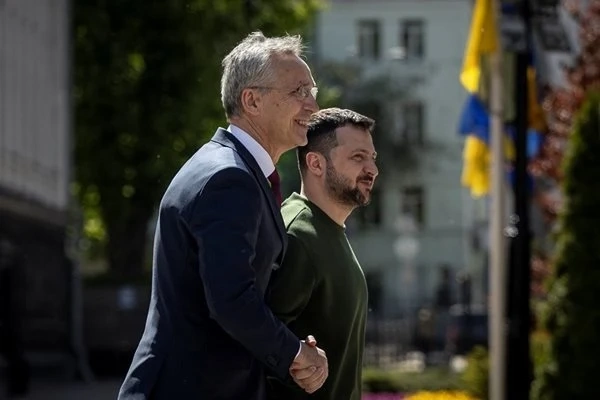 Столтенберг: НАТО се провали в навременната доставка на помощ за Украйна