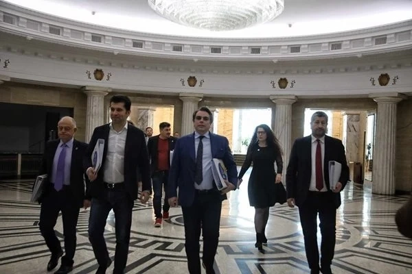 ПП-ДБ ще даде на прокуратурата и ДАНС решението за частната детска болница