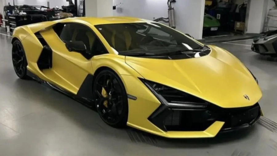 Първото Lamborghini Revuelto пристигна в България