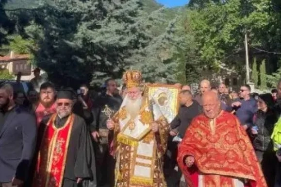 С надежда за чудо: Литийно шествие от Бачковския манастир с чудотворната икона на света Богородица