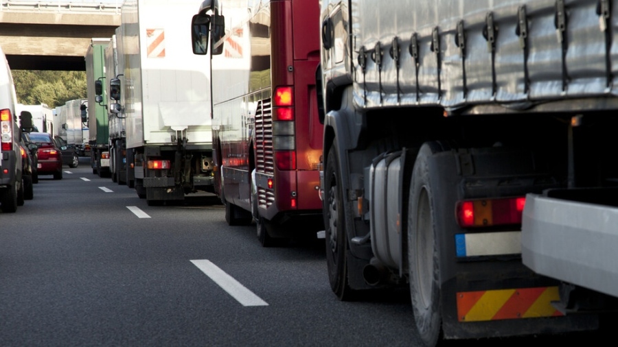Интензивен трафик за товарни автомобили на гранични пунктове с Румъния и Гърция
