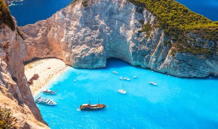 Плажът Навагио на гръцкия остров Закинтос остава затворен това лято