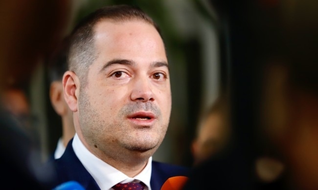 Калин Стоянов: МВР не е агенция за недвижими имоти, общината да осигури паркинги  