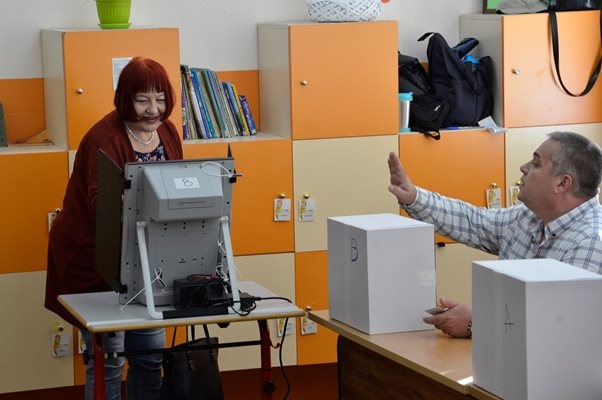 До днес българските граждани могат да подадат заявление за гласуване