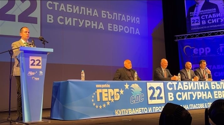 Късметче с капучиното на Бойко Борисов във Враца май предвеща успех на ГЕРБ на изборите 