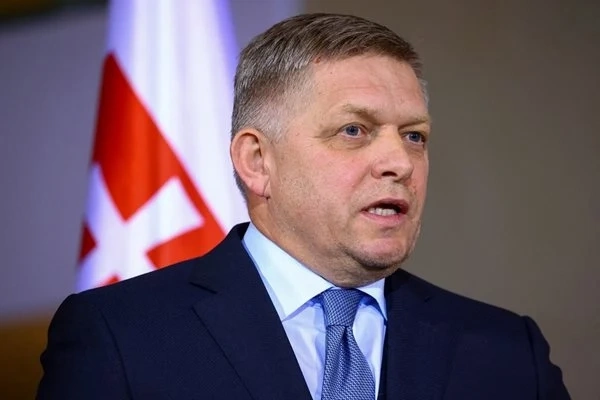 Опитът за покушение: Роберт Фицо е в съзнание след дълга операция