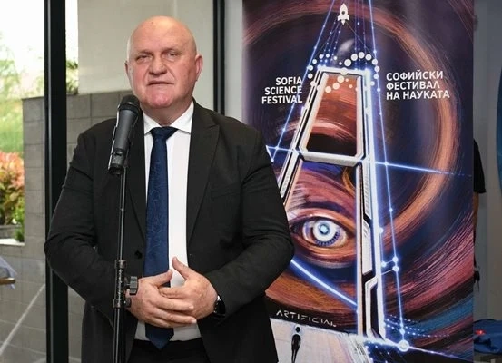 Просветният министър: Има интерес у младите хора да стават учители