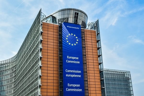 Европейската комисия настоя днес България и още 15 държави от
