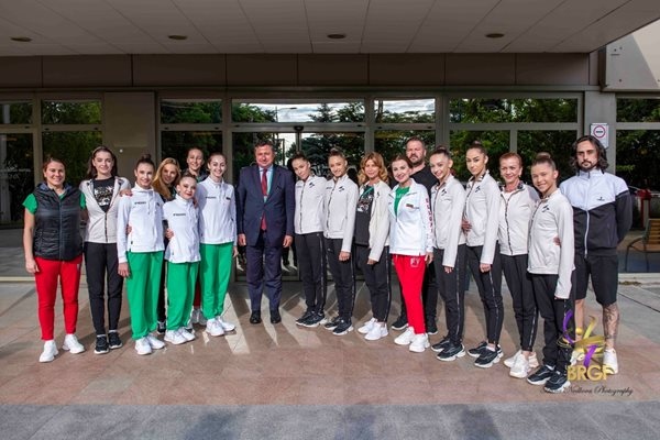 Президентът Румен Радев ще подкрепя българските златни момичета във финалите