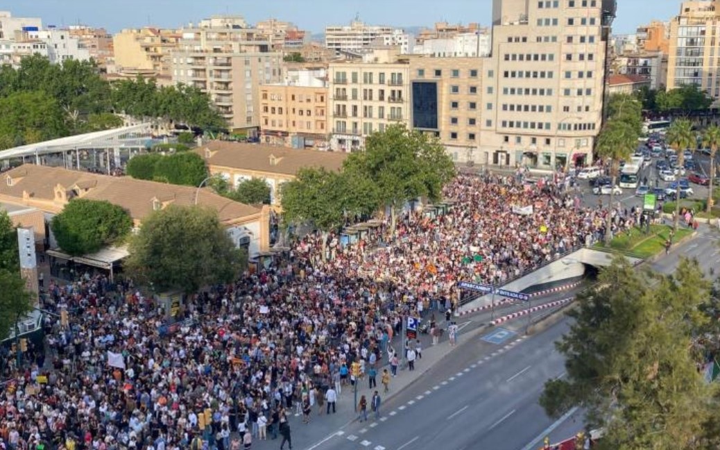 Няколко хиляди души протестираха в Палма де Майорка заради прекомерния