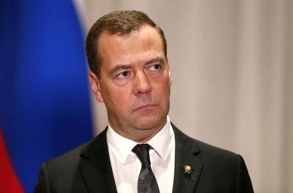 Медведев заплаши Полша с радиоактивна пепел
